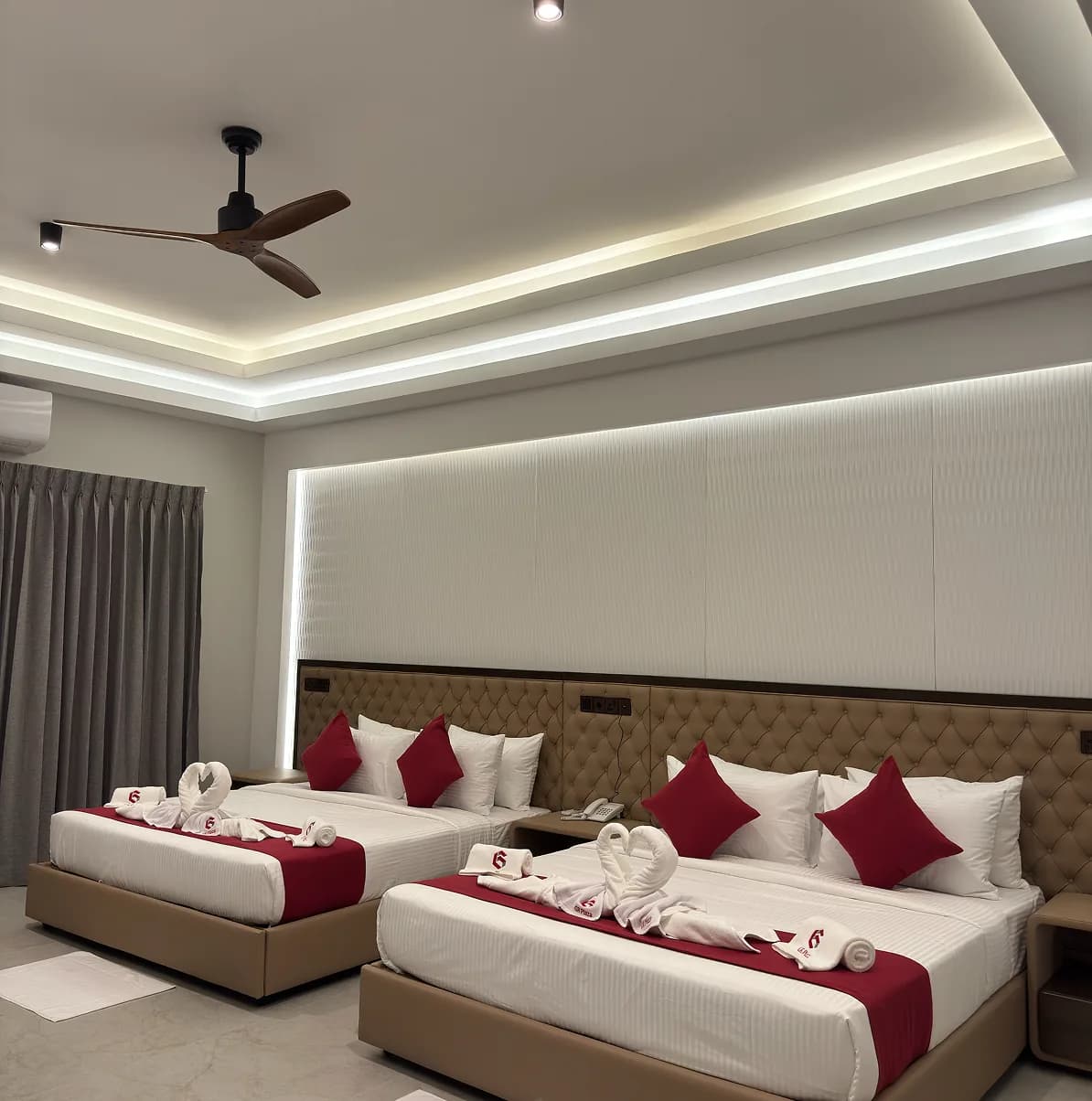 Twin beds with red cushions in a GR Plaza luxury room
